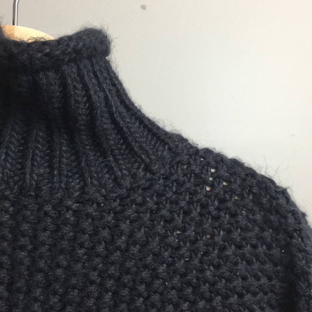 H&M Chunky Cropped Black Mockneck - Picture 3 of 4